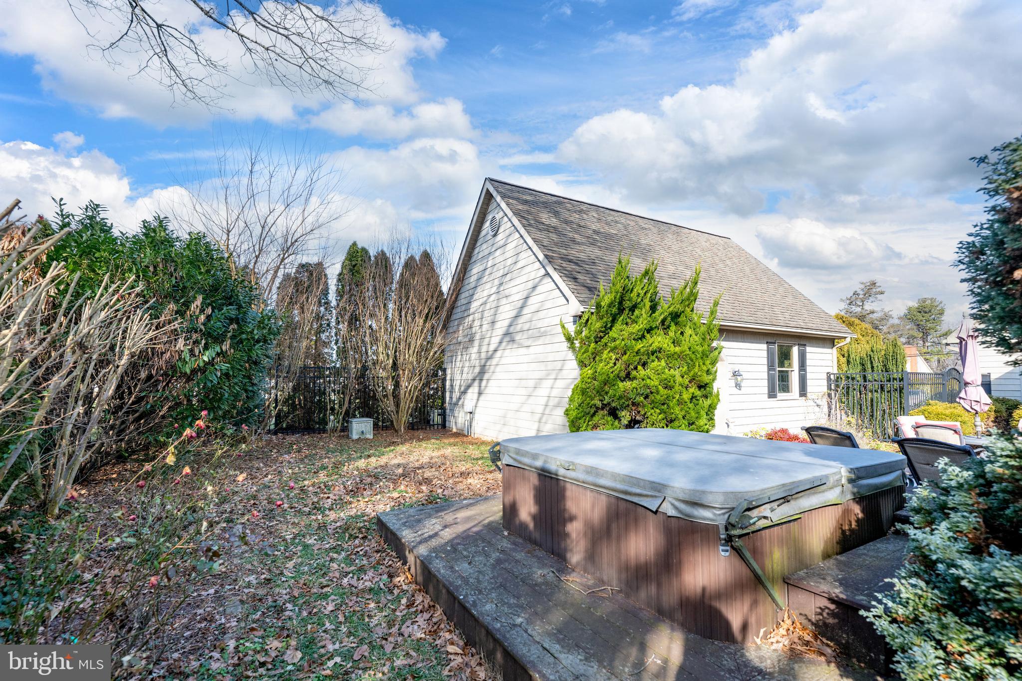 LAKELAWN ESTATES - Residential