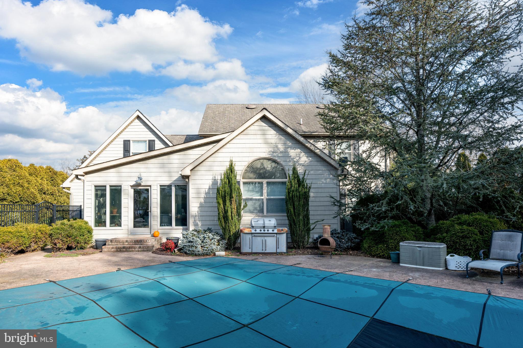 LAKELAWN ESTATES - Residential