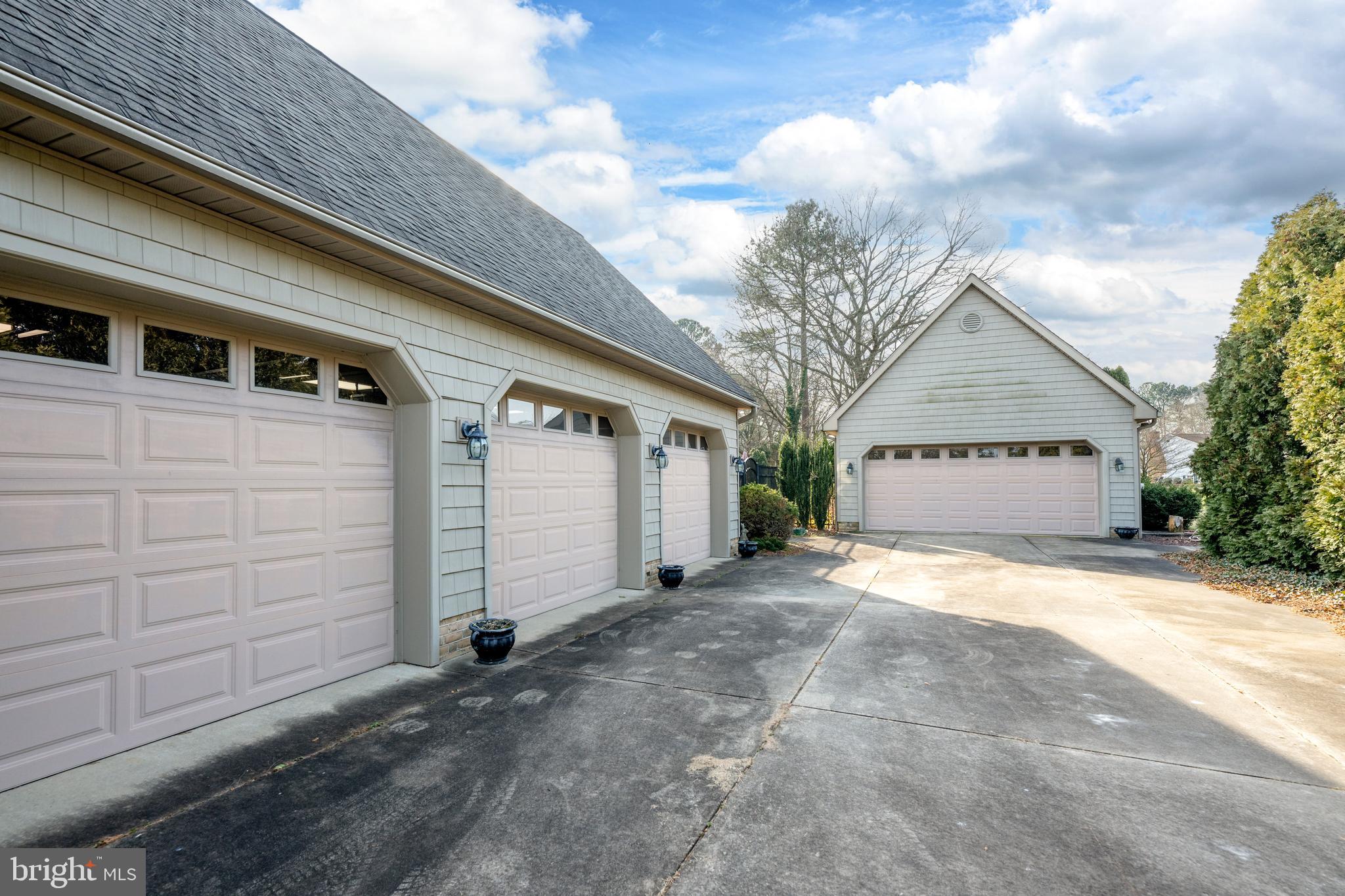 LAKELAWN ESTATES - Residential