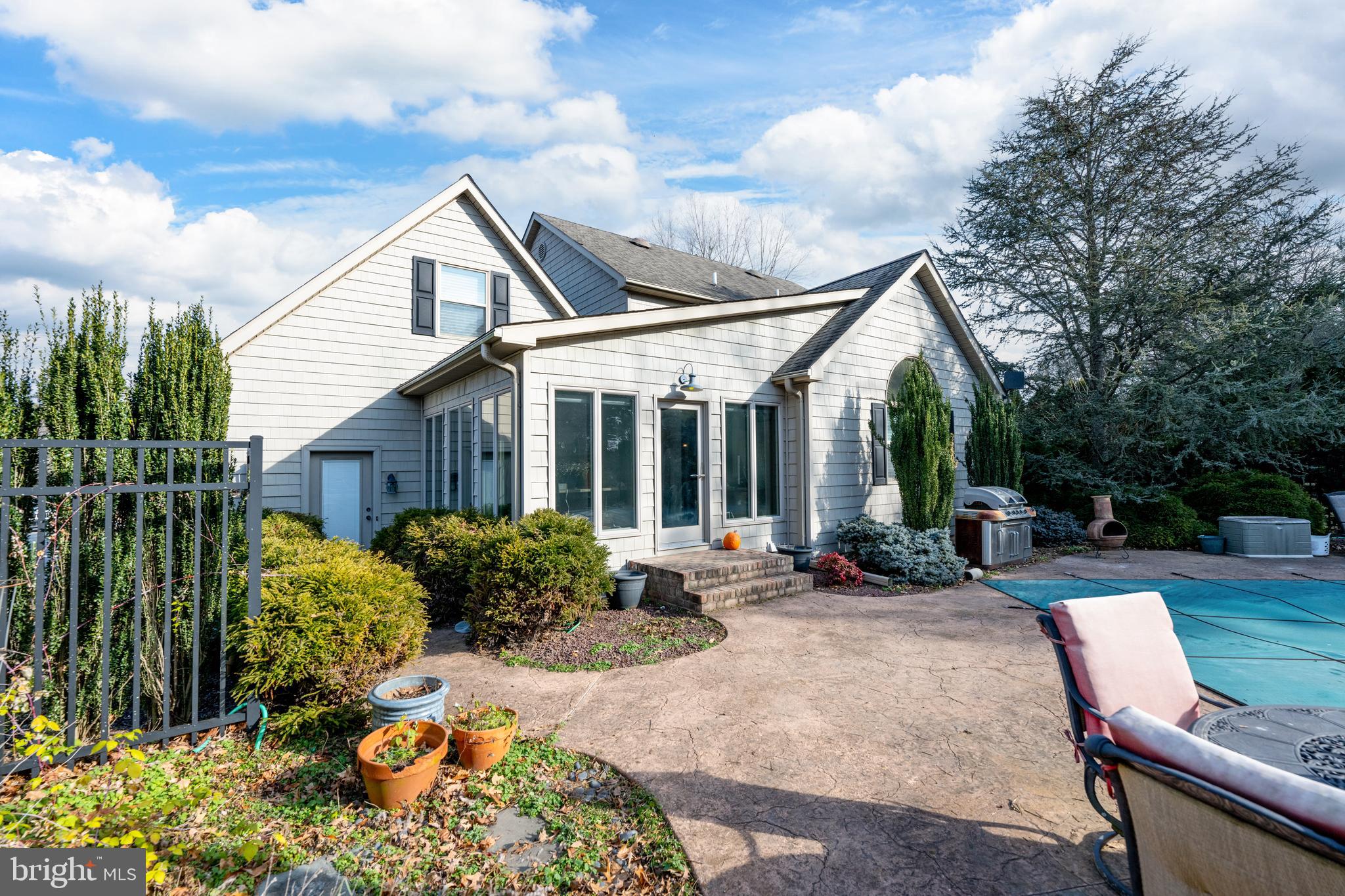 LAKELAWN ESTATES - Residential