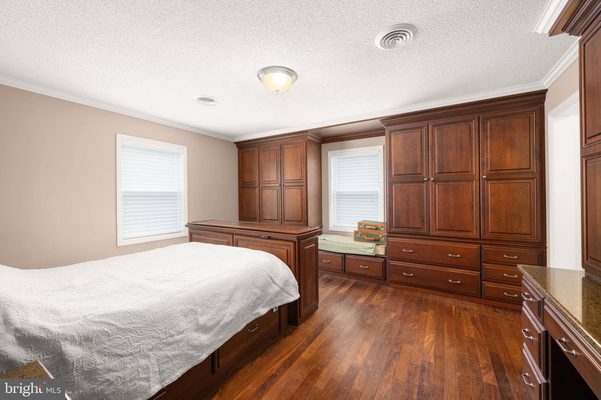 LAKELAWN ESTATES - Residential