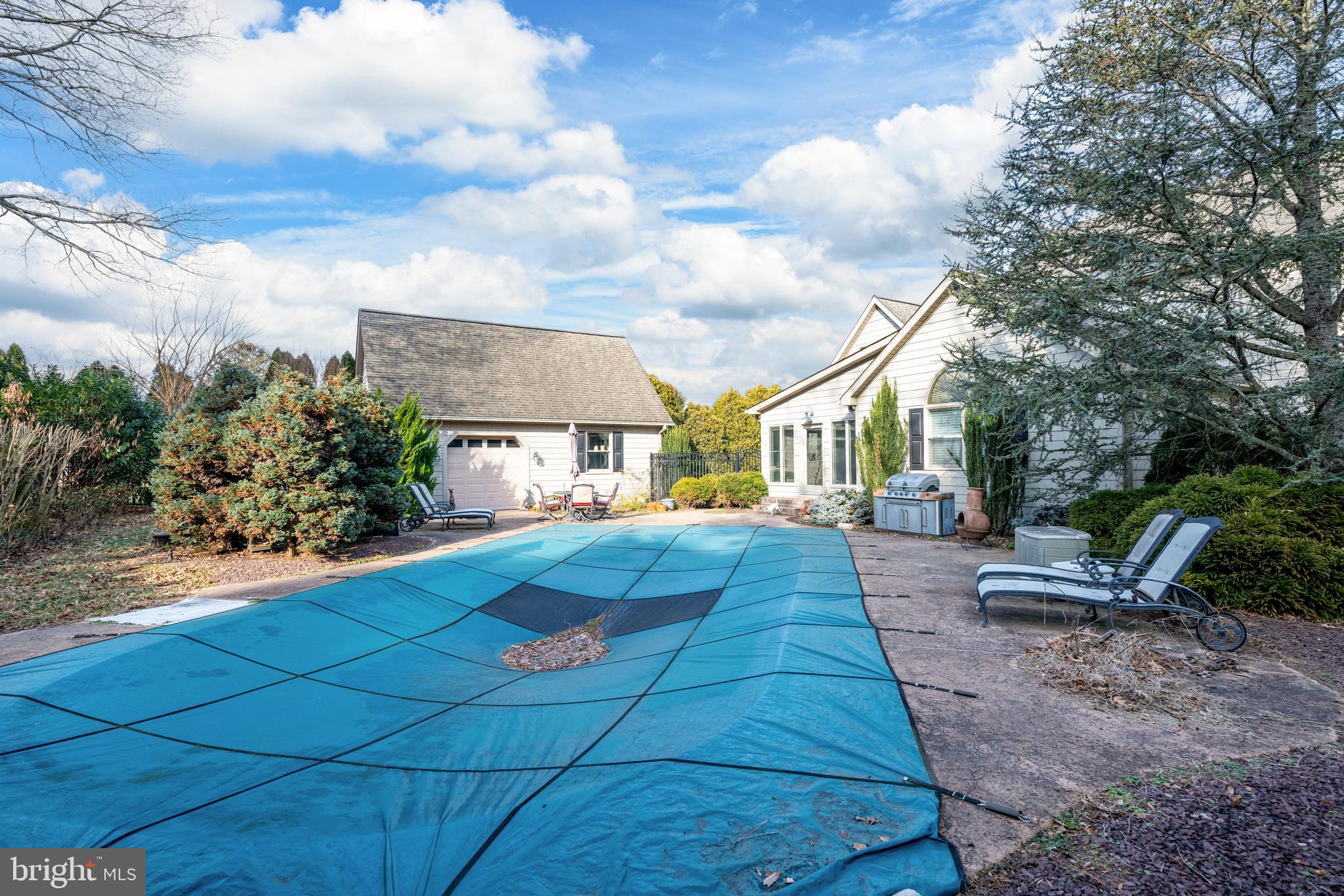 LAKELAWN ESTATES - Residential