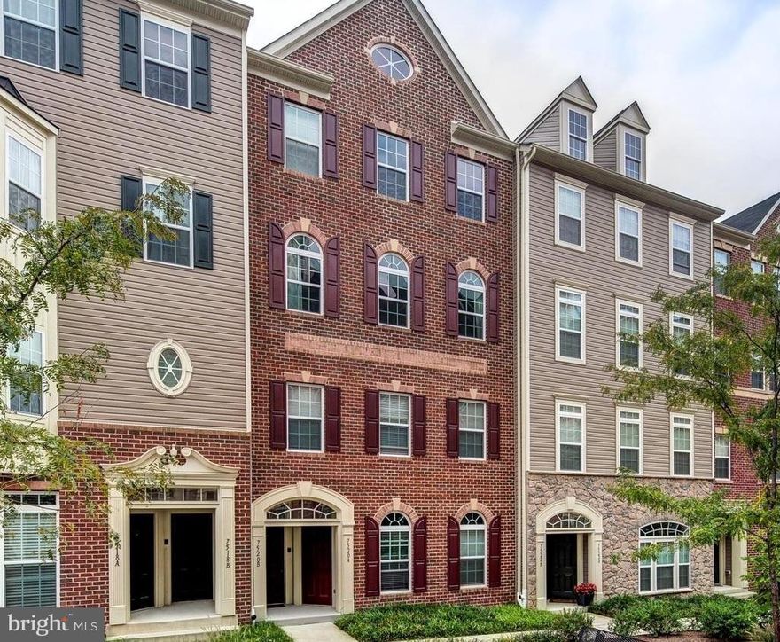 PRISTINE, luxury garage townhome! Immaculate w/open floorplan, this 3 bdrm, 2/1 bath home is available immediately. Exceptionally spacious living room, dining room, open kitchen w/breakfast bar, table space and family room * Small porch off of kitchen eating area * Master suite w/2 walk in closets and luxury MBA (sep shower & tub), laundry, 2 additional bdrms & full bath on upper lvl * 1 car gar