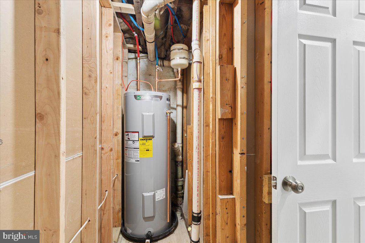 CRESTWOOD - Residential