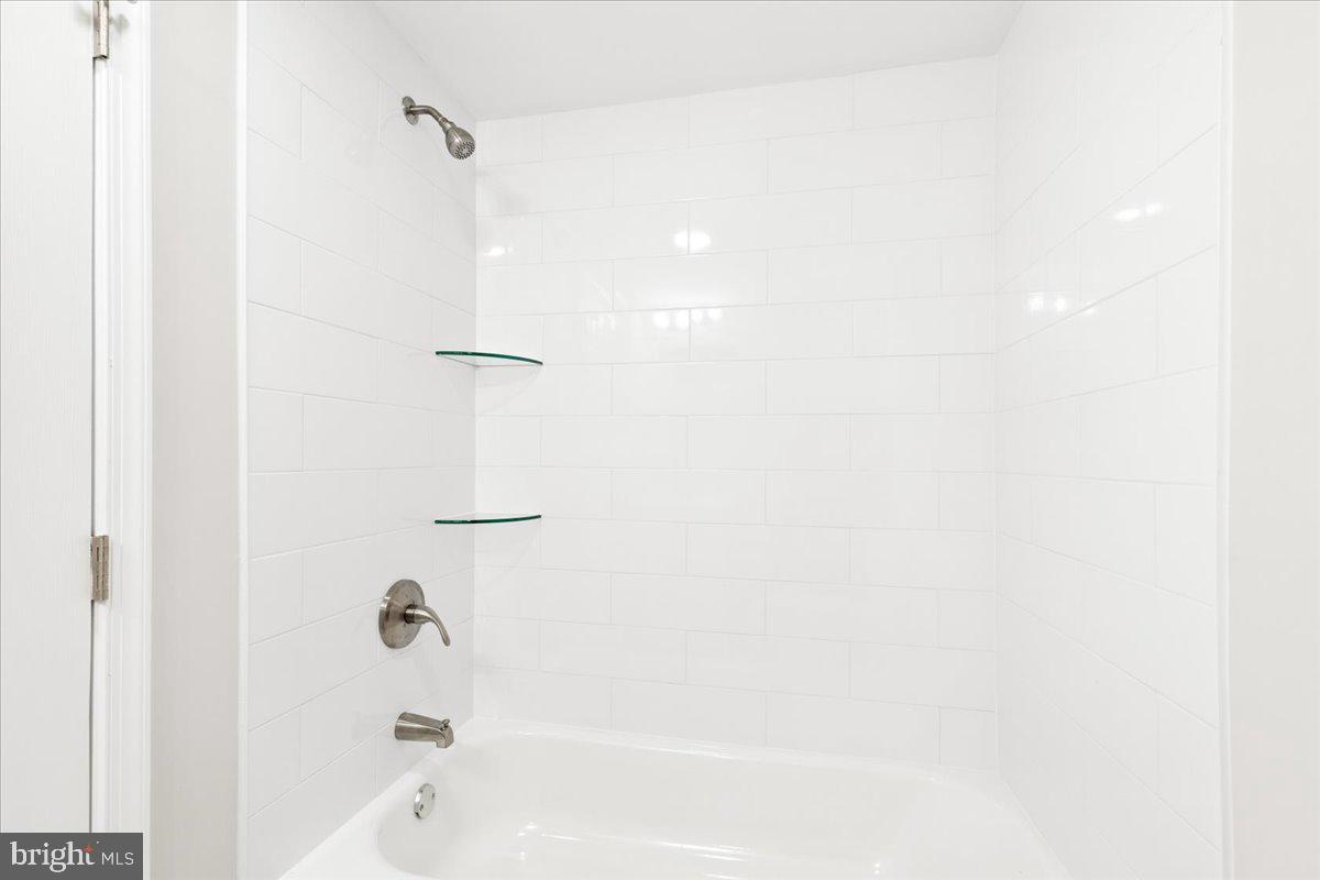 CRESTWOOD - Residential