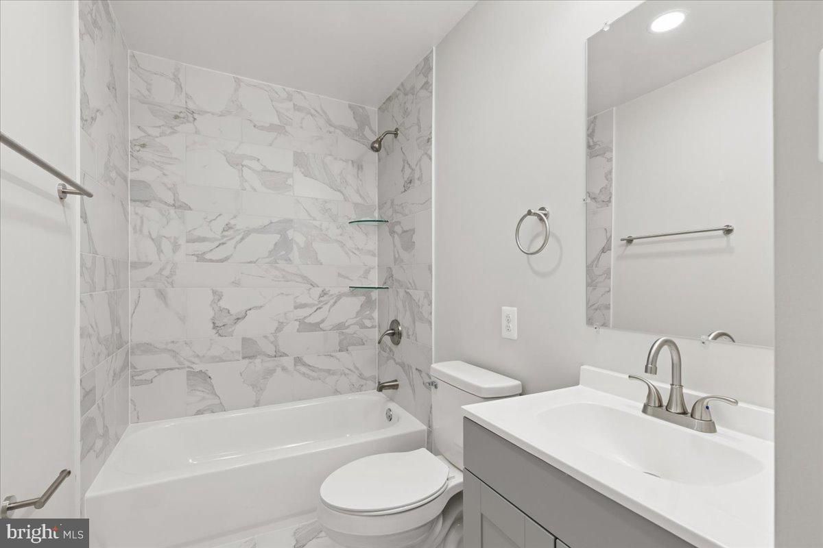 CRESTWOOD - Residential