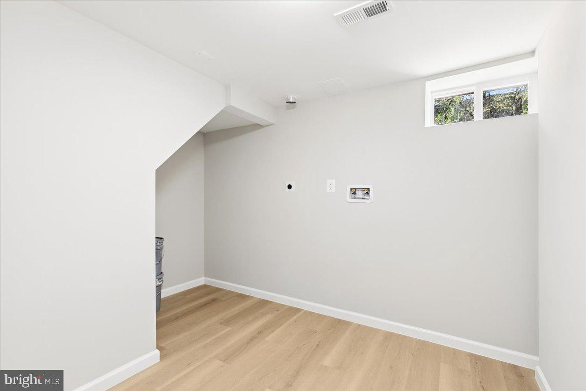 CRESTWOOD - Residential