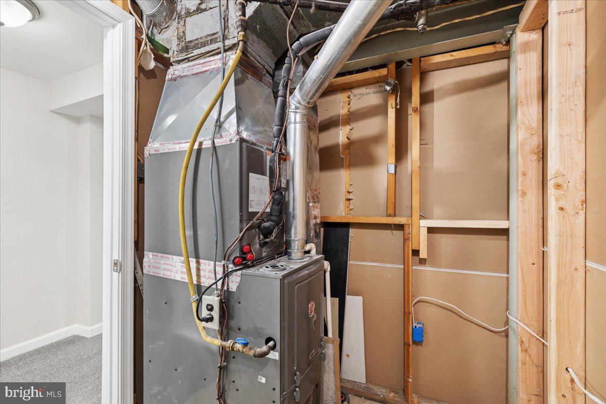 CRESTWOOD - Residential