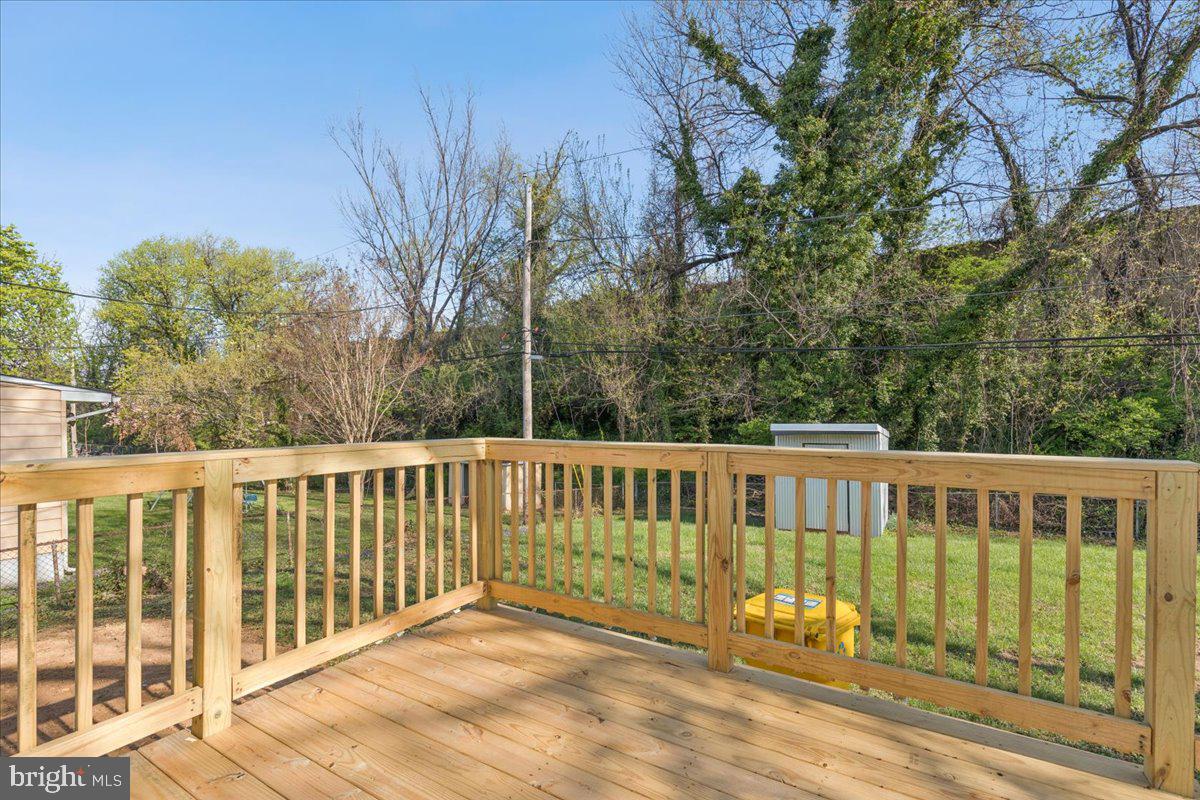 CRESTWOOD - Residential