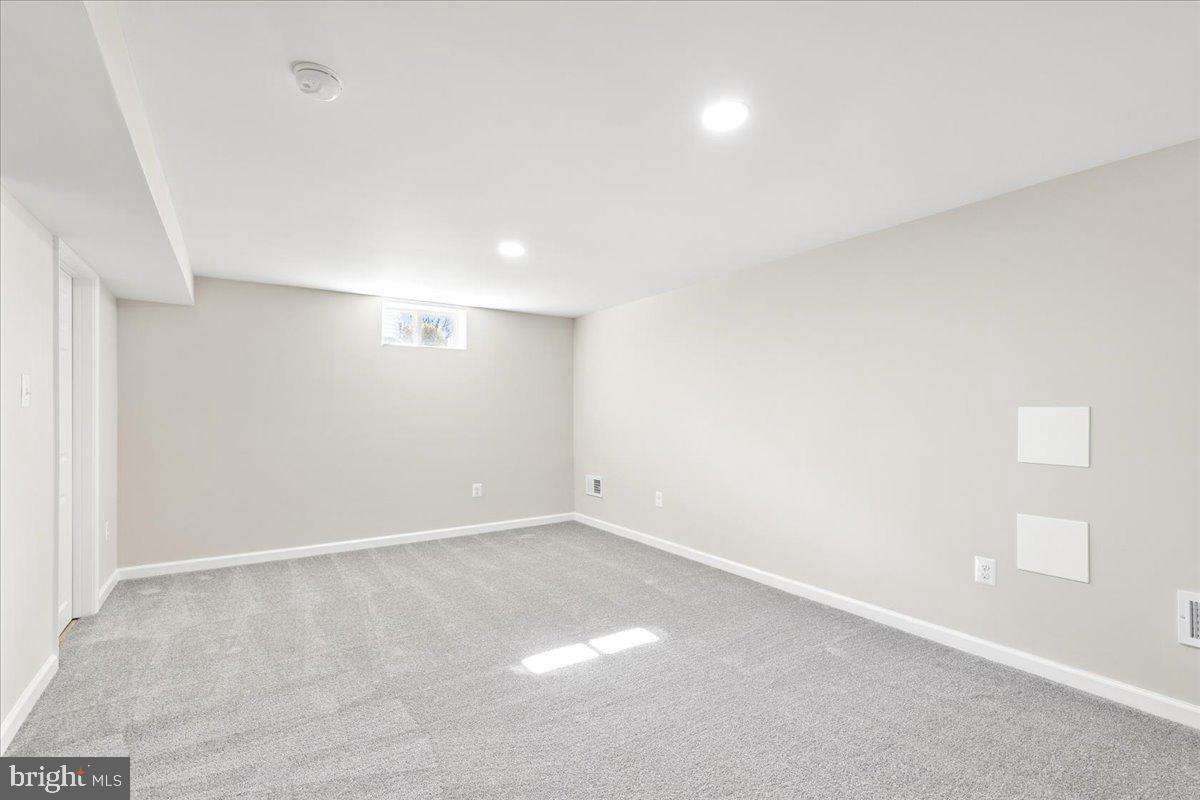 CRESTWOOD - Residential