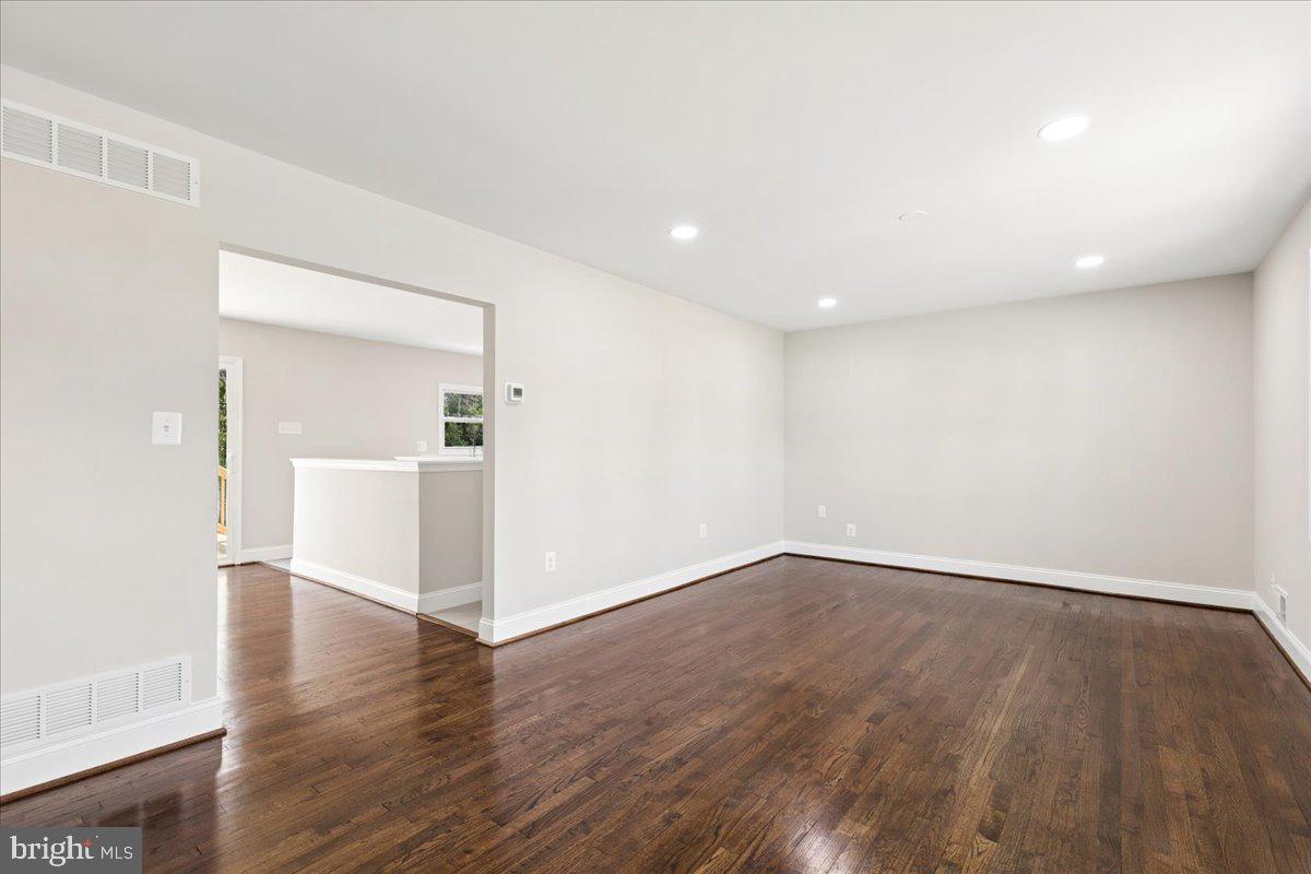 CRESTWOOD - Residential