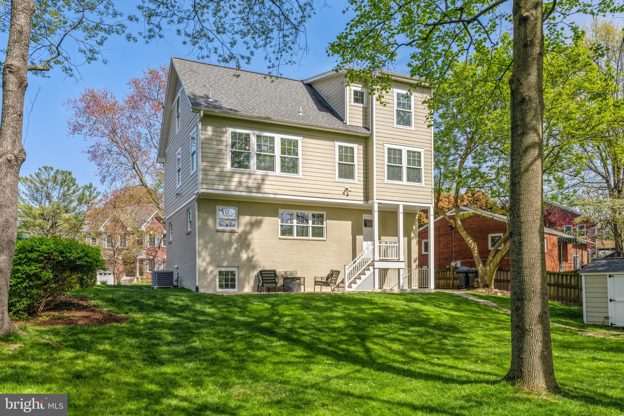 LEE CREST - Residential