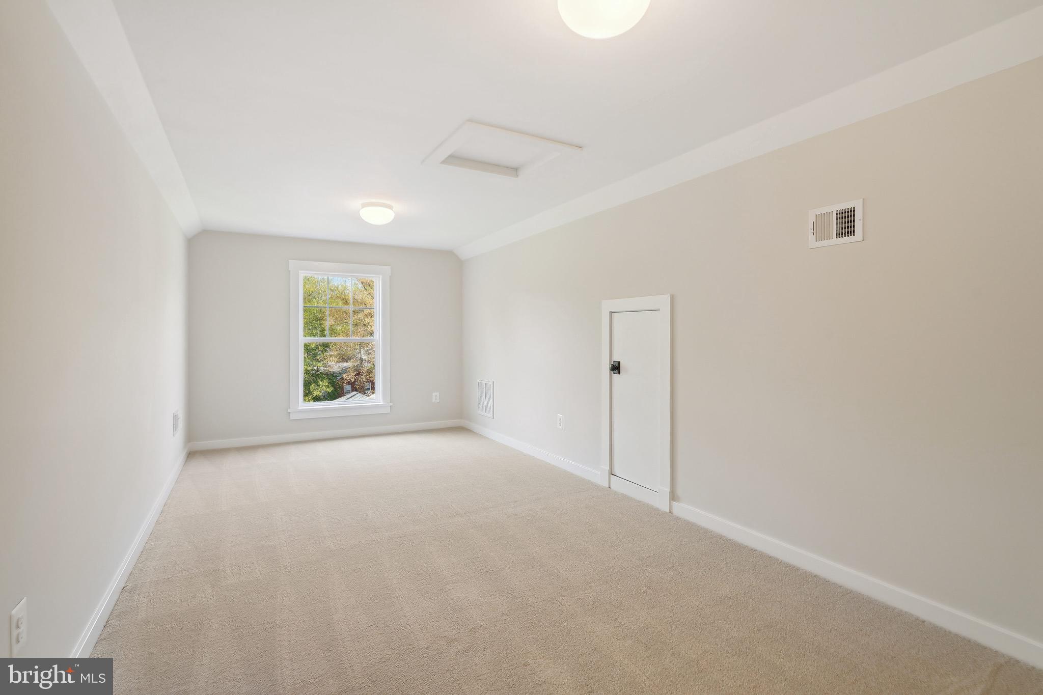 LEE CREST - Residential