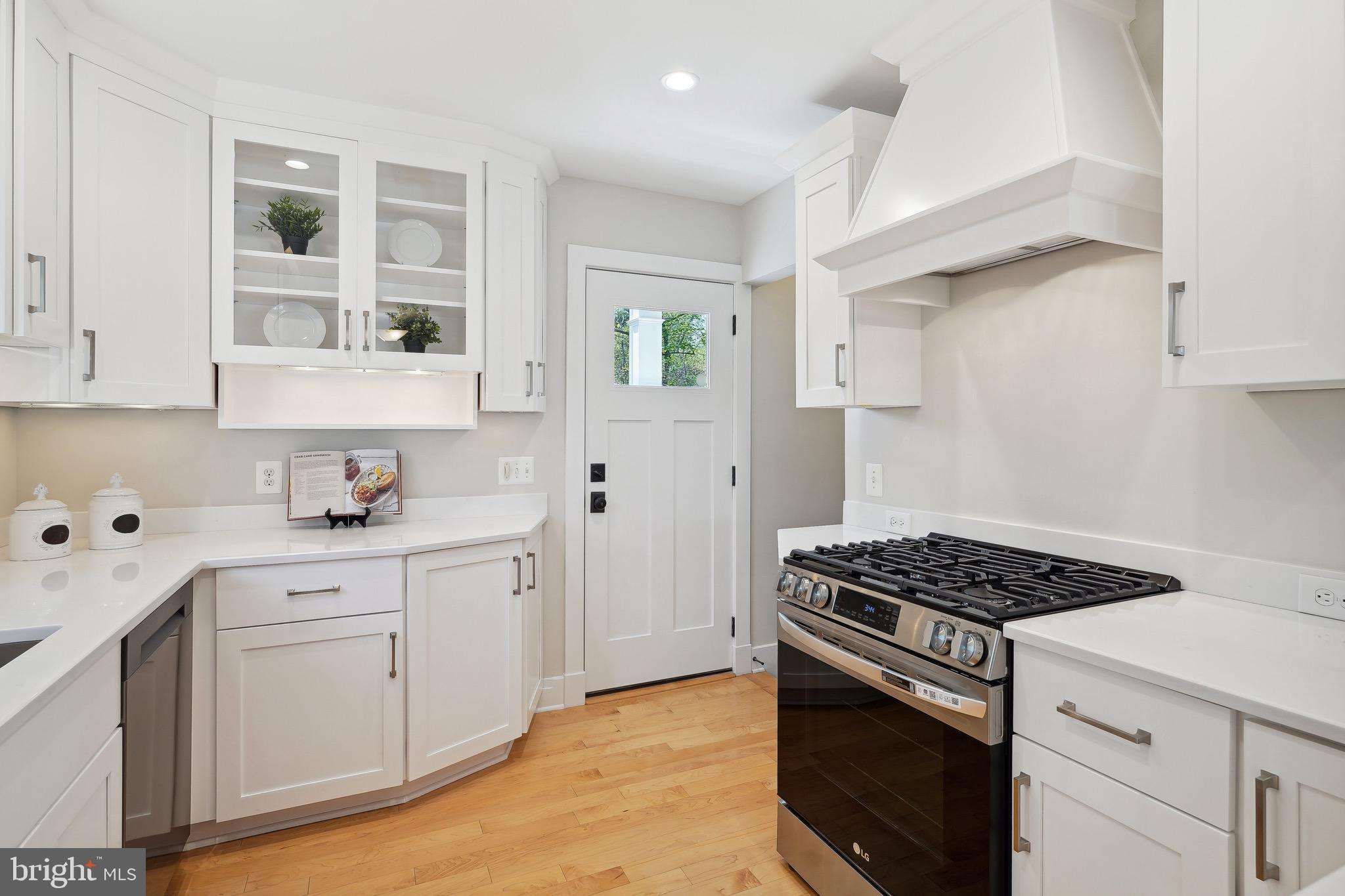 LEE CREST - Residential