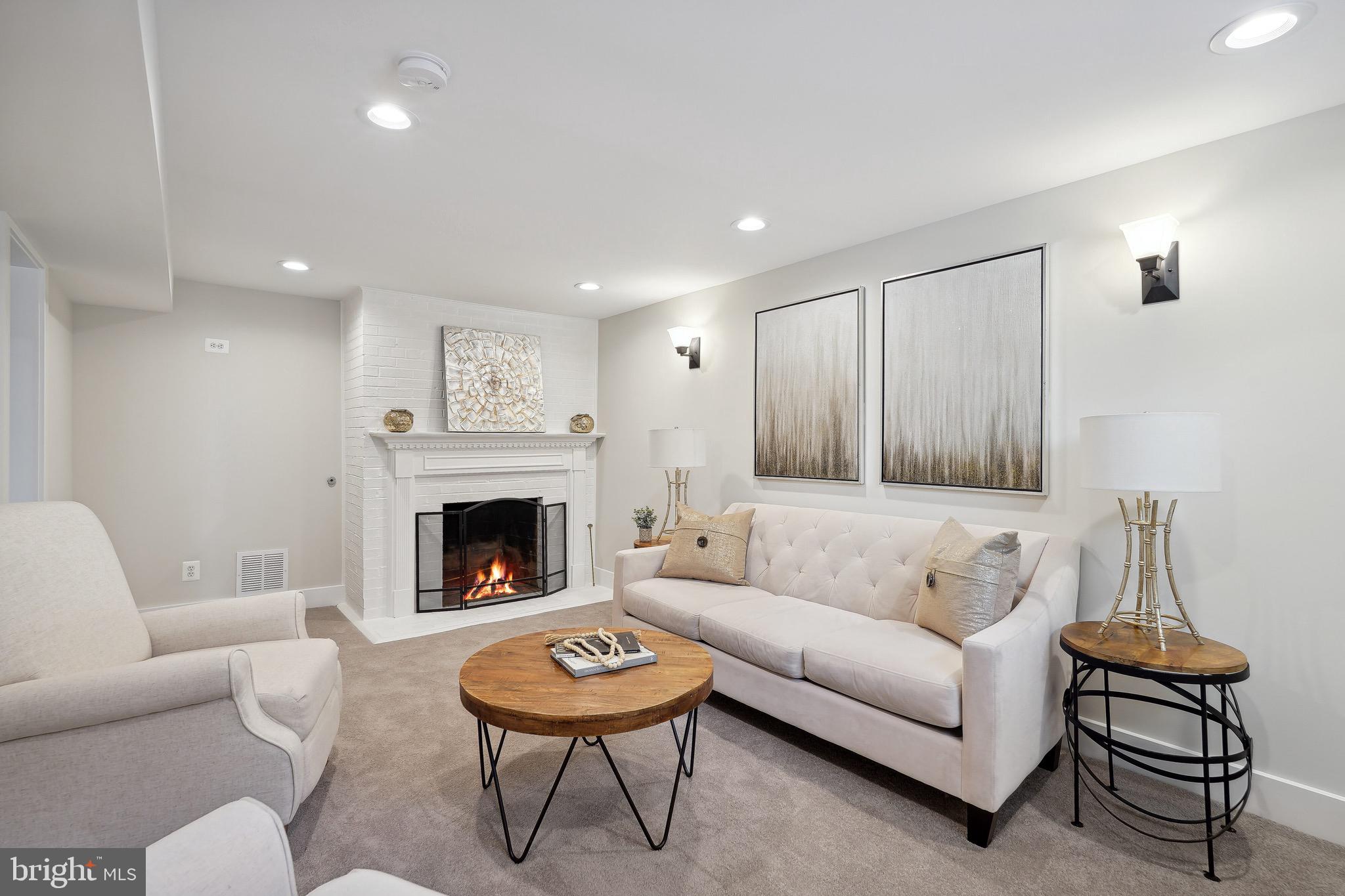 LEE CREST - Residential