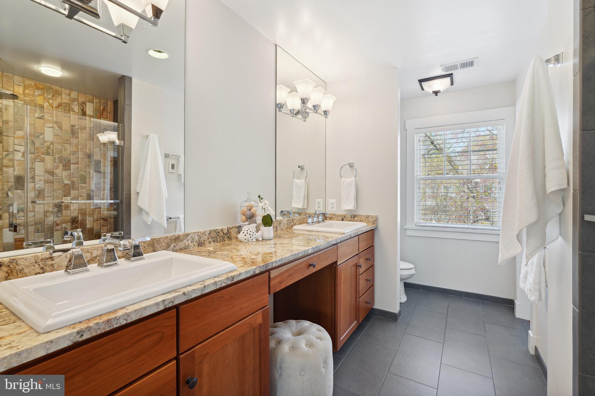 LEE CREST - Residential