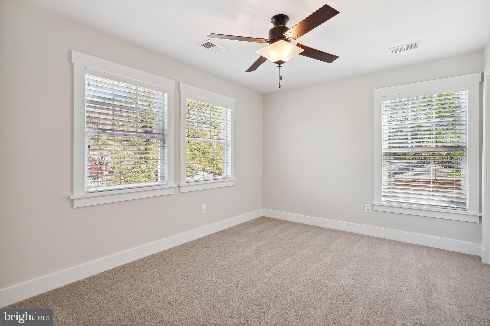 LEE CREST - Residential