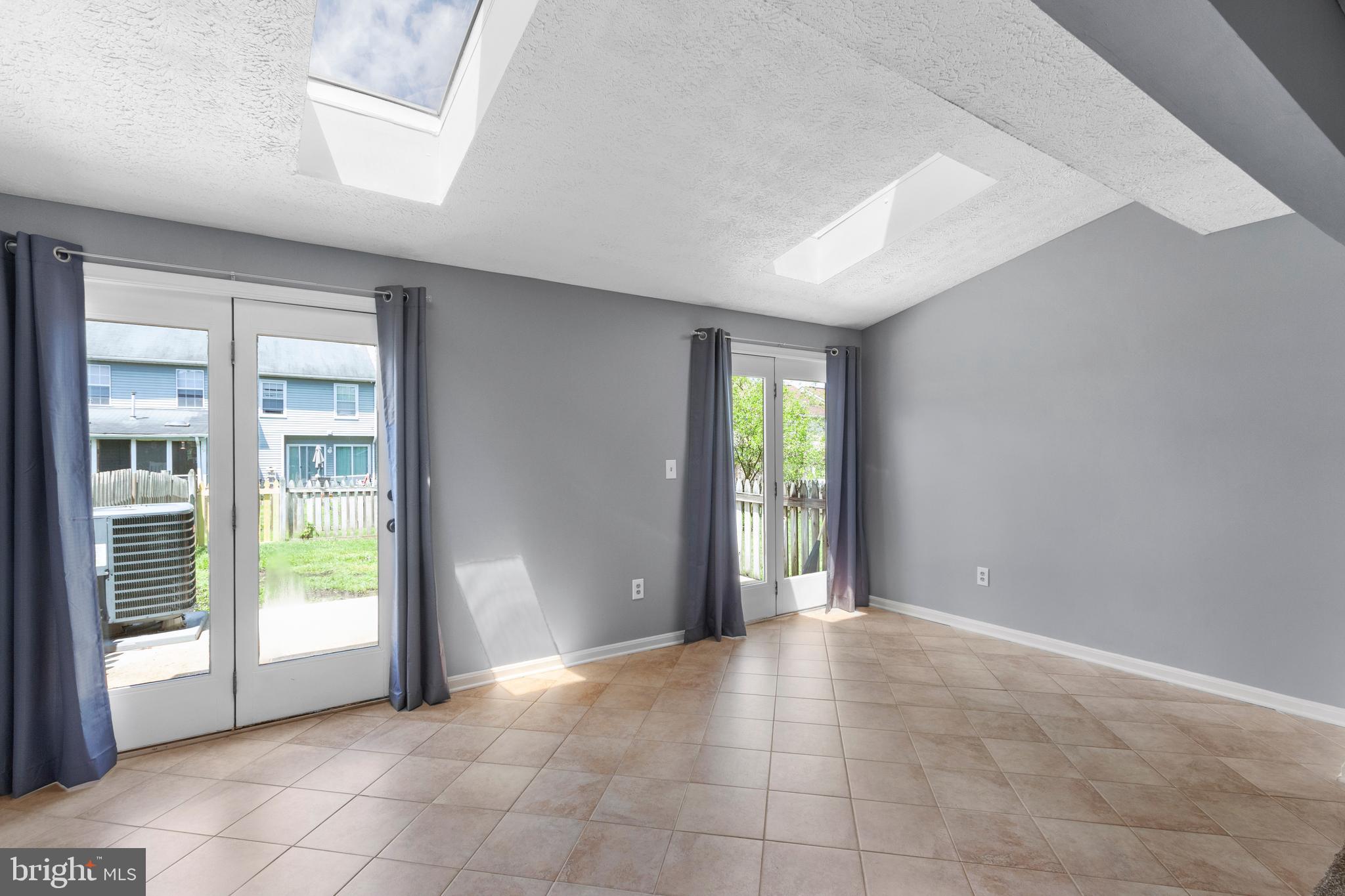 RIVERSIDE - Residential