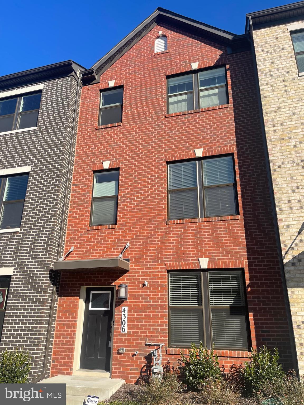 MEDFIELD - Residential Lease