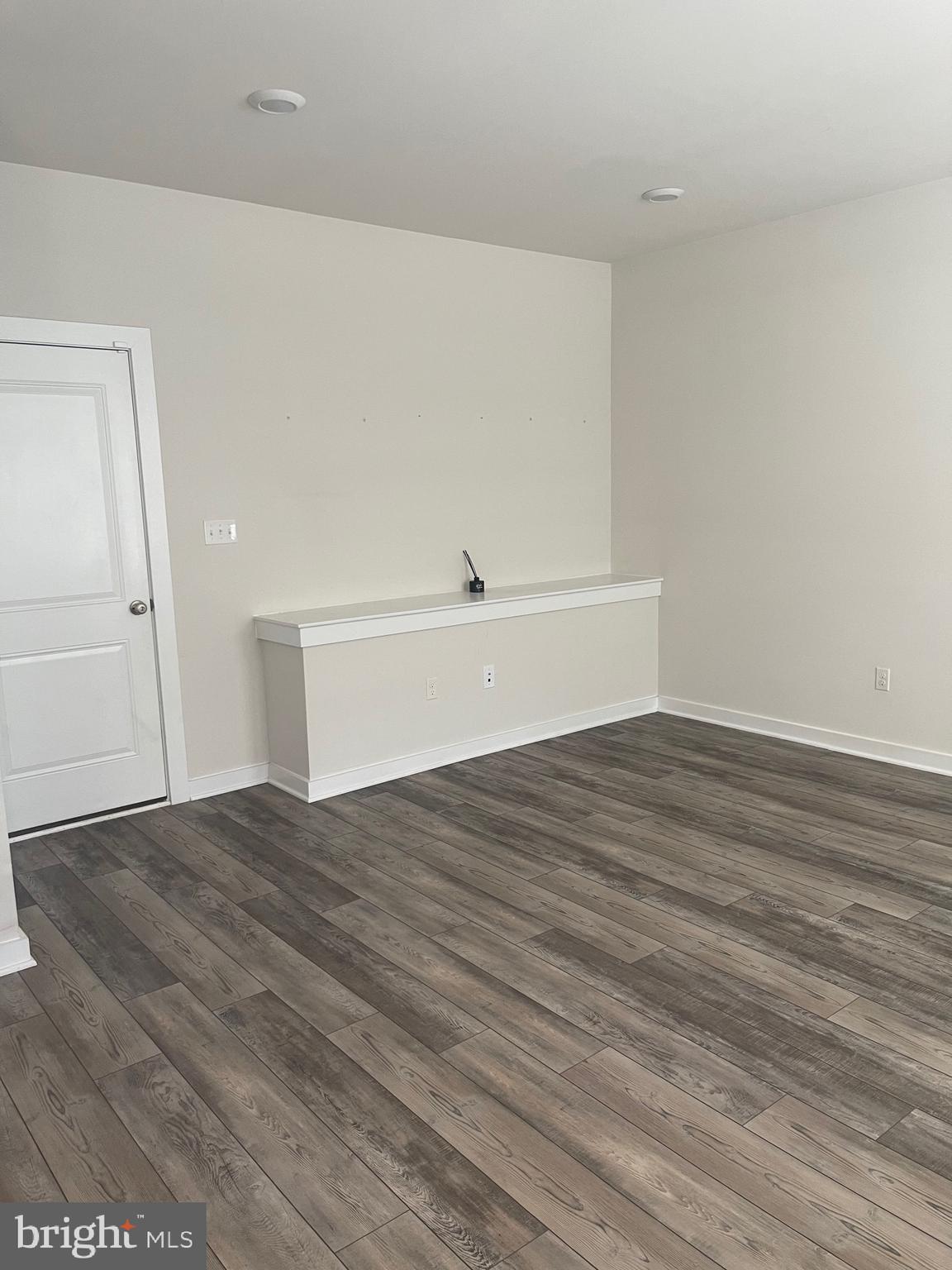 MEDFIELD - Residential Lease