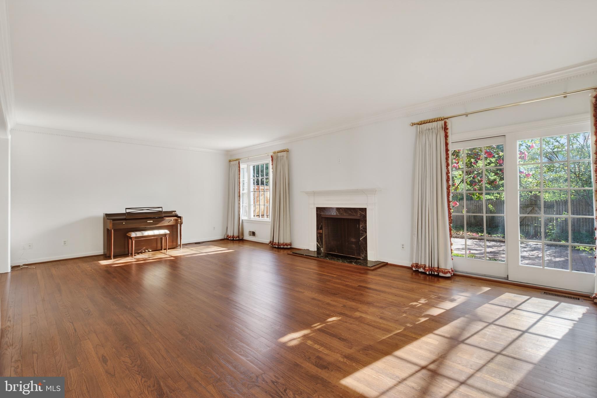 HAMLET PLACE - Residential