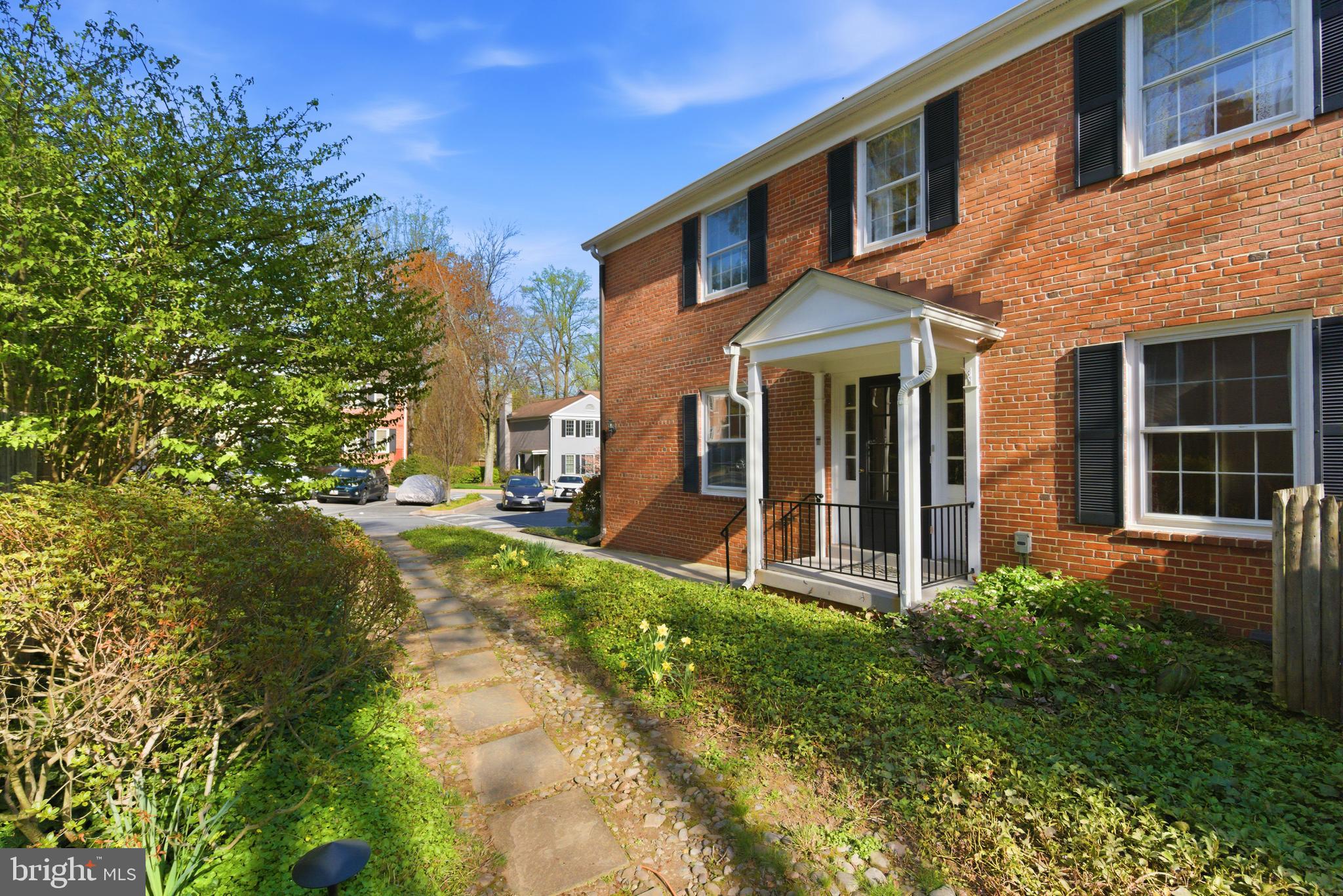 HAMLET PLACE - Residential