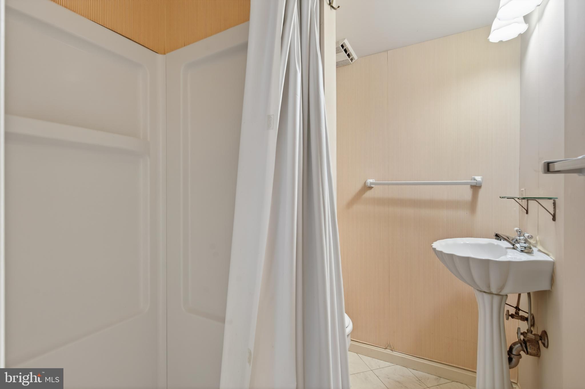 HAMLET PLACE - Residential