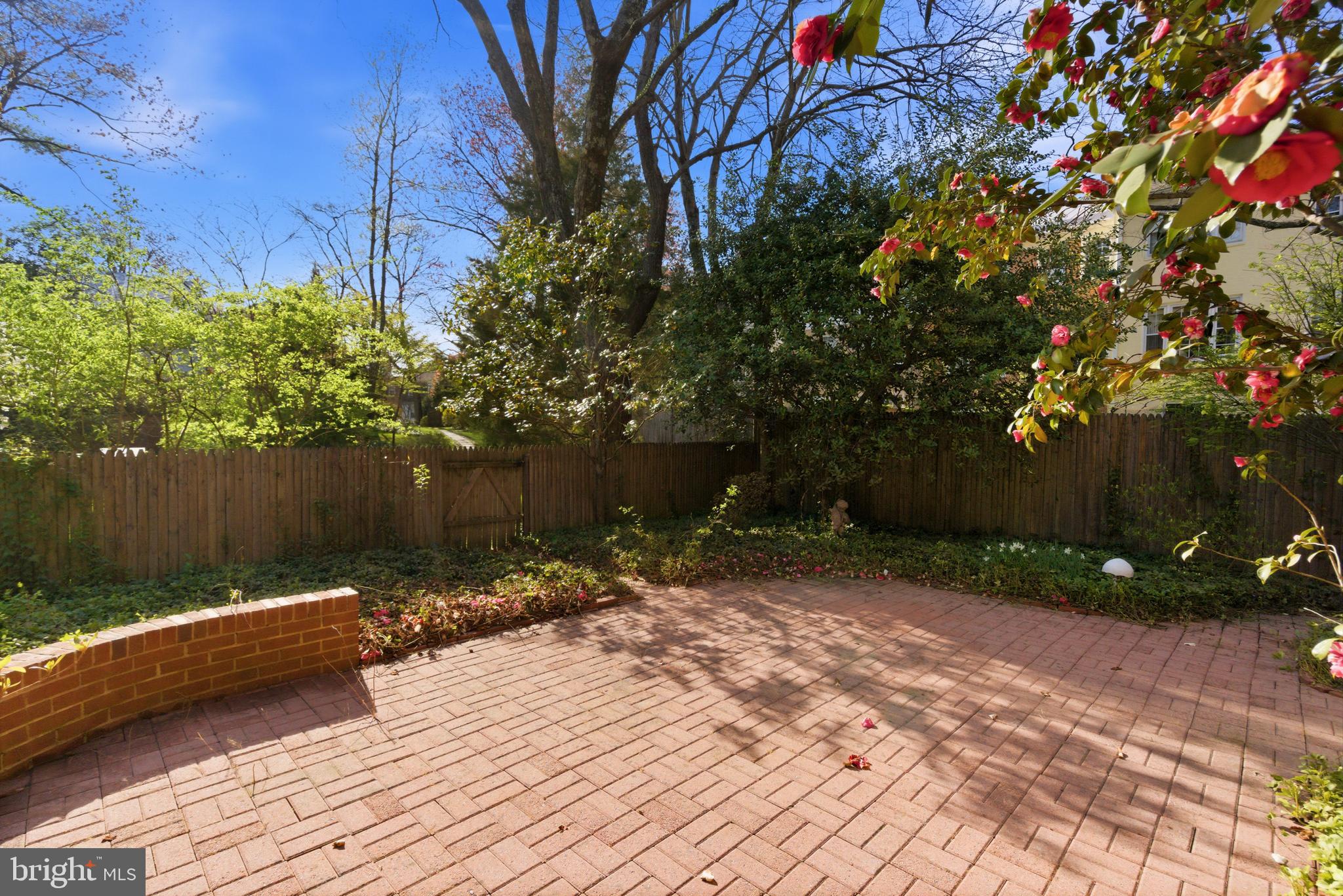 HAMLET PLACE - Residential