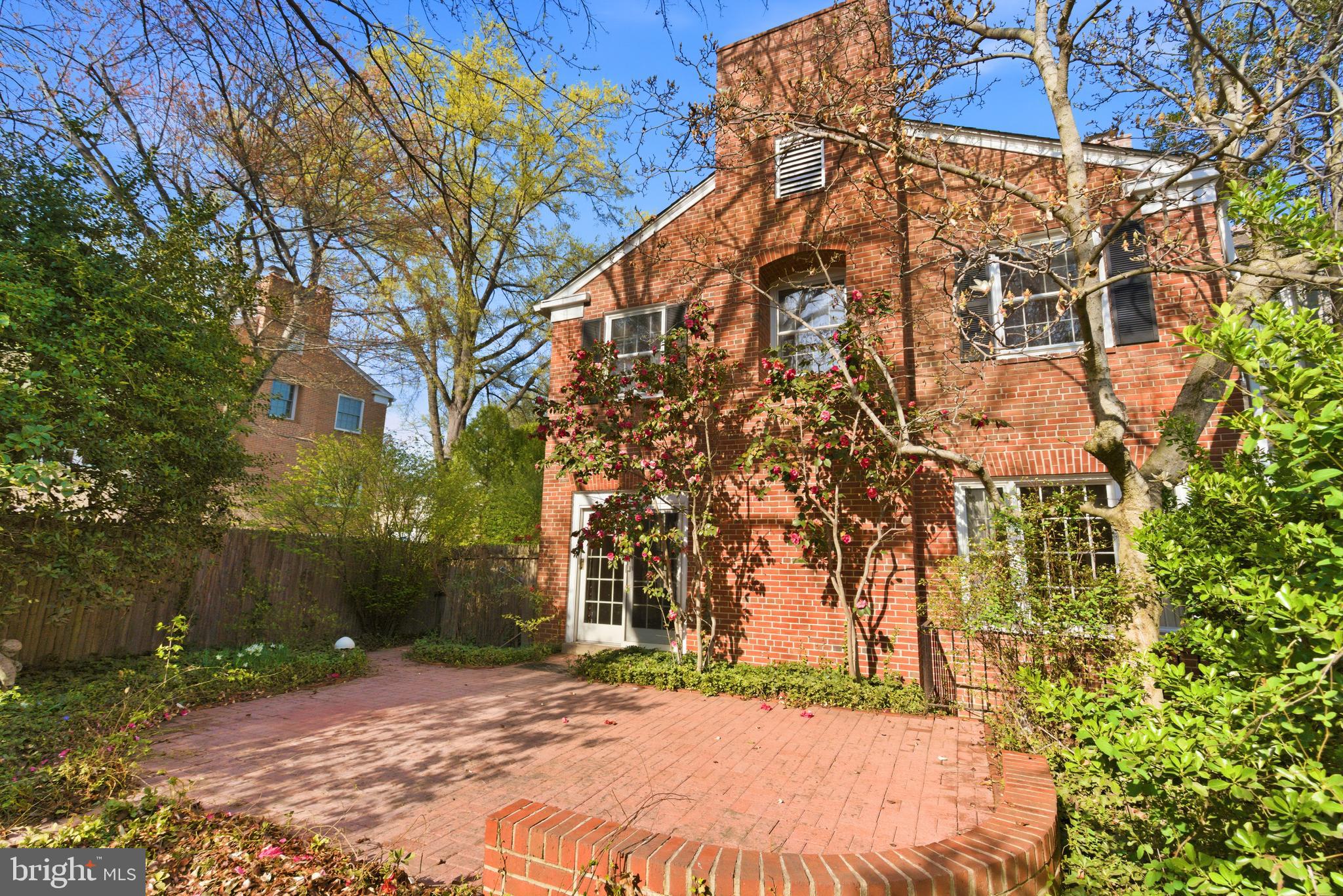 HAMLET PLACE - Residential