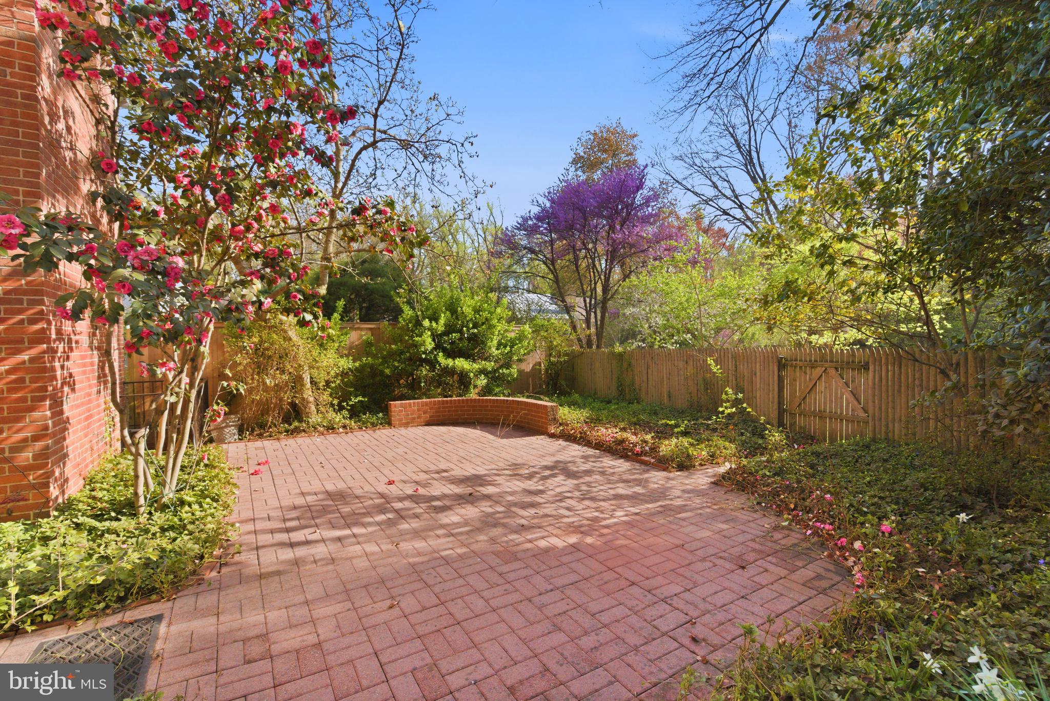 HAMLET PLACE - Residential