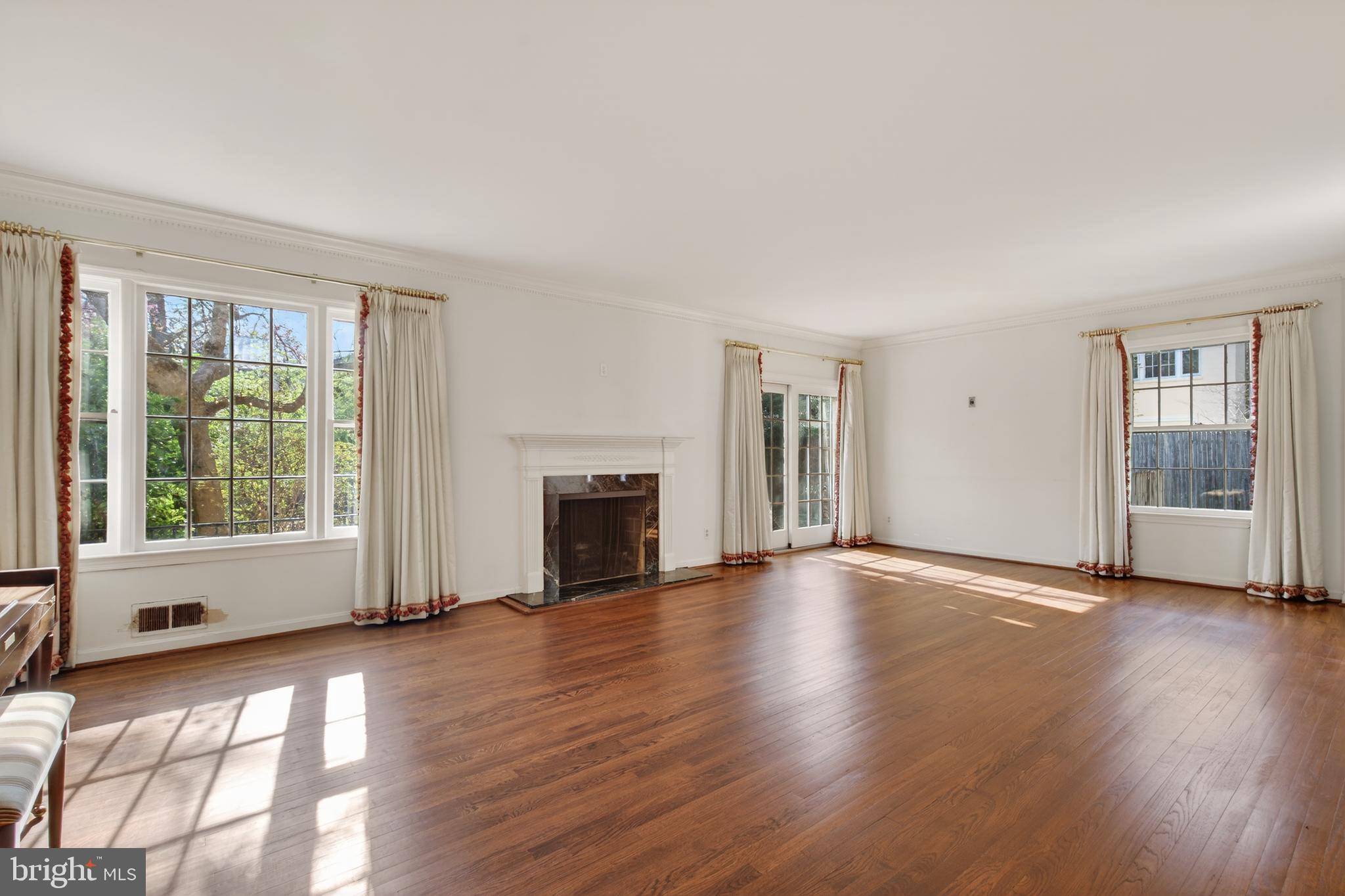 HAMLET PLACE - Residential