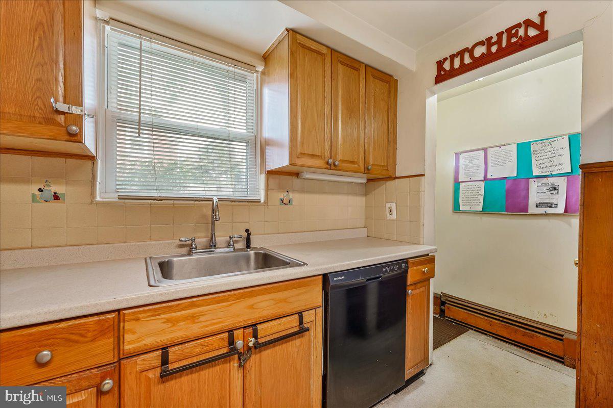 EAST OAK LANE - Residential