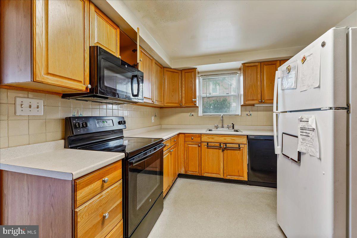 EAST OAK LANE - Residential