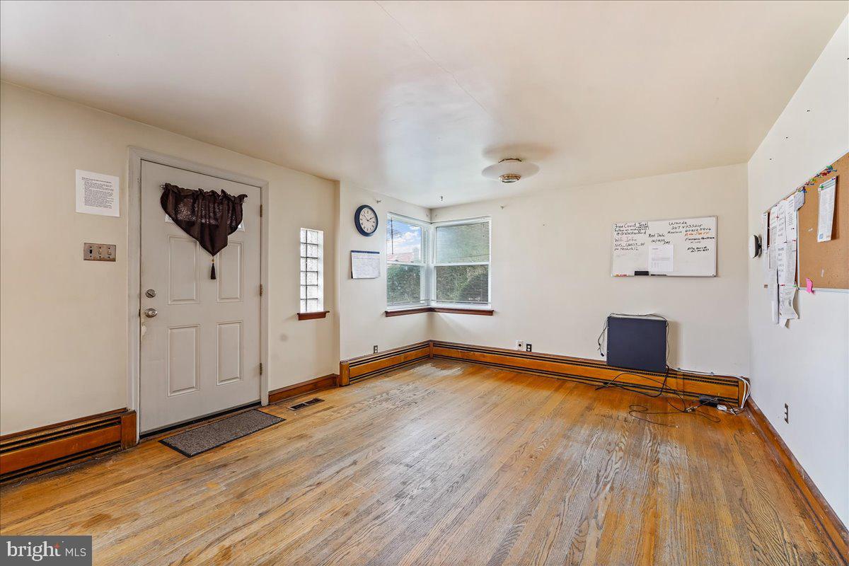 EAST OAK LANE - Residential