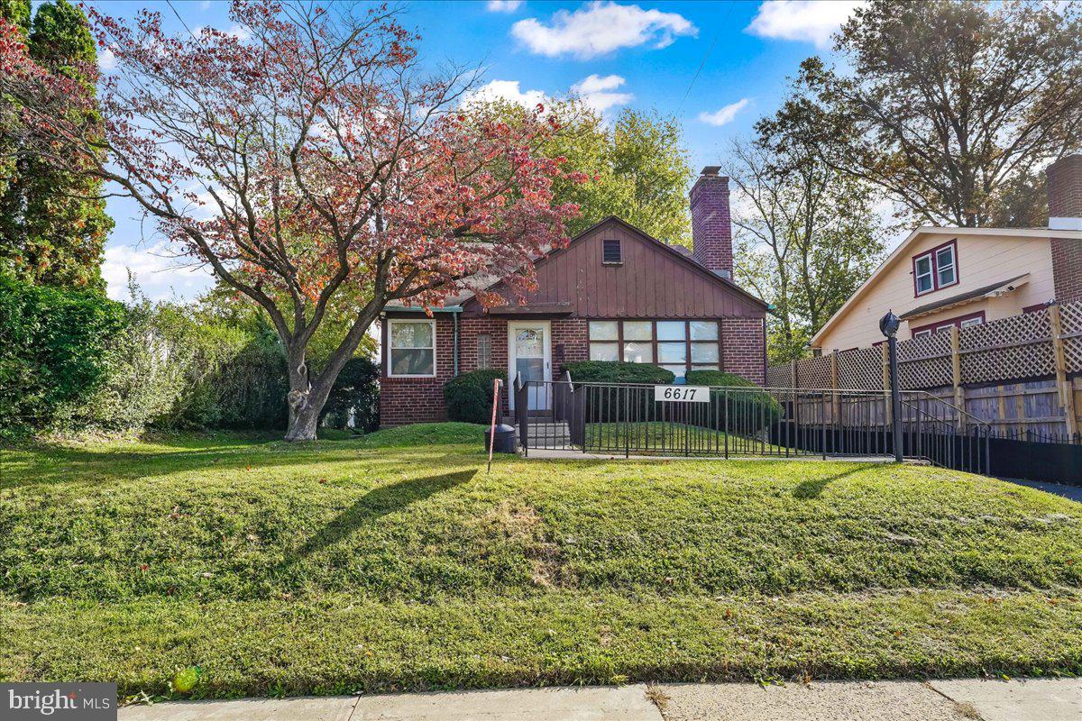EAST OAK LANE - Residential