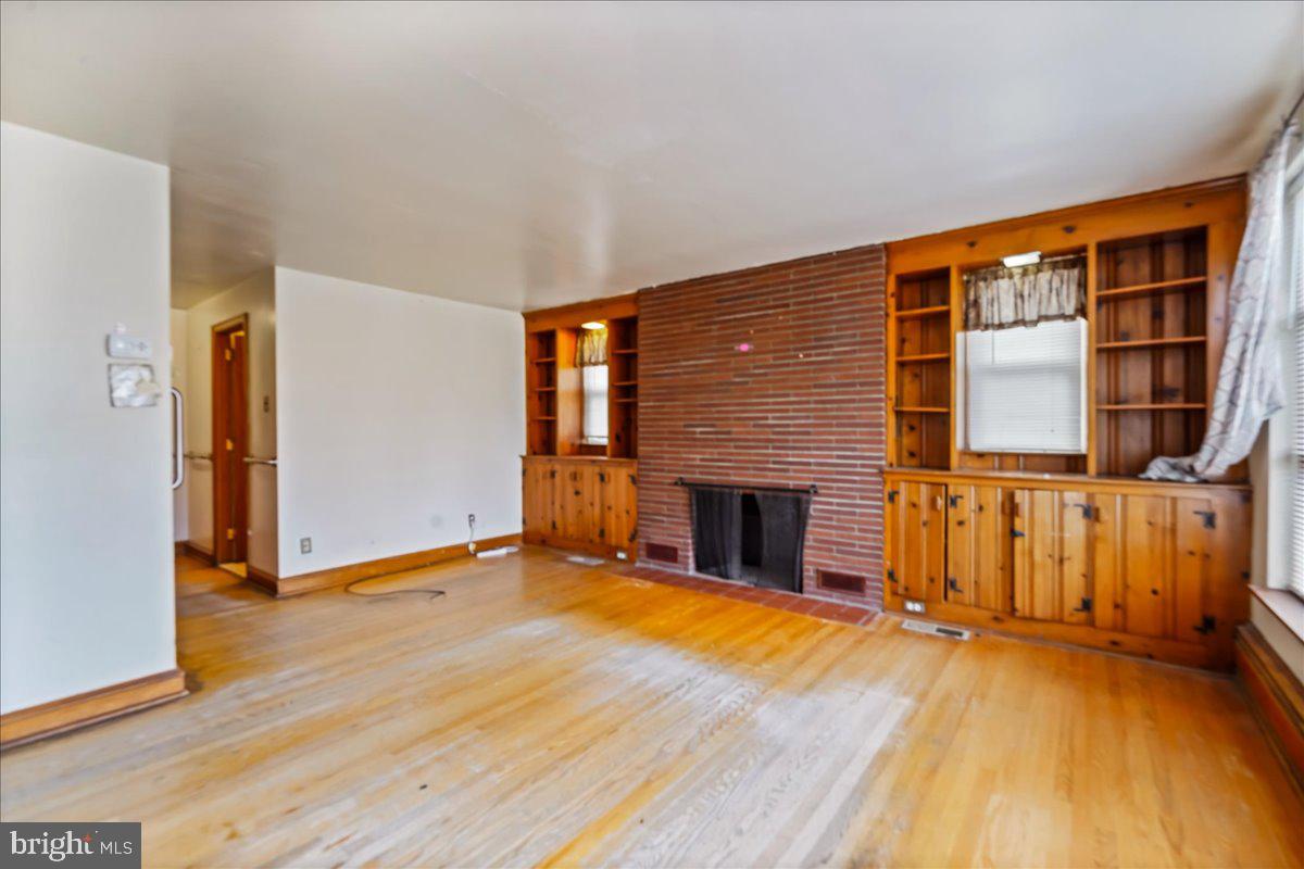 EAST OAK LANE - Residential