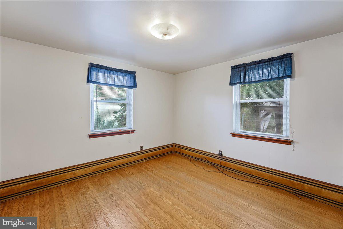 EAST OAK LANE - Residential
