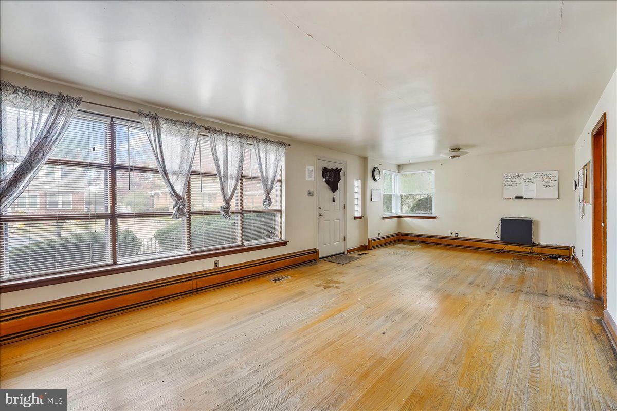 EAST OAK LANE - Residential