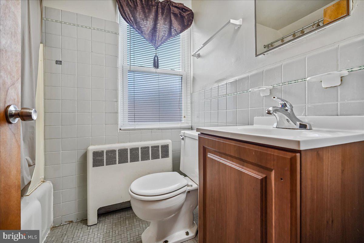 EAST OAK LANE - Residential