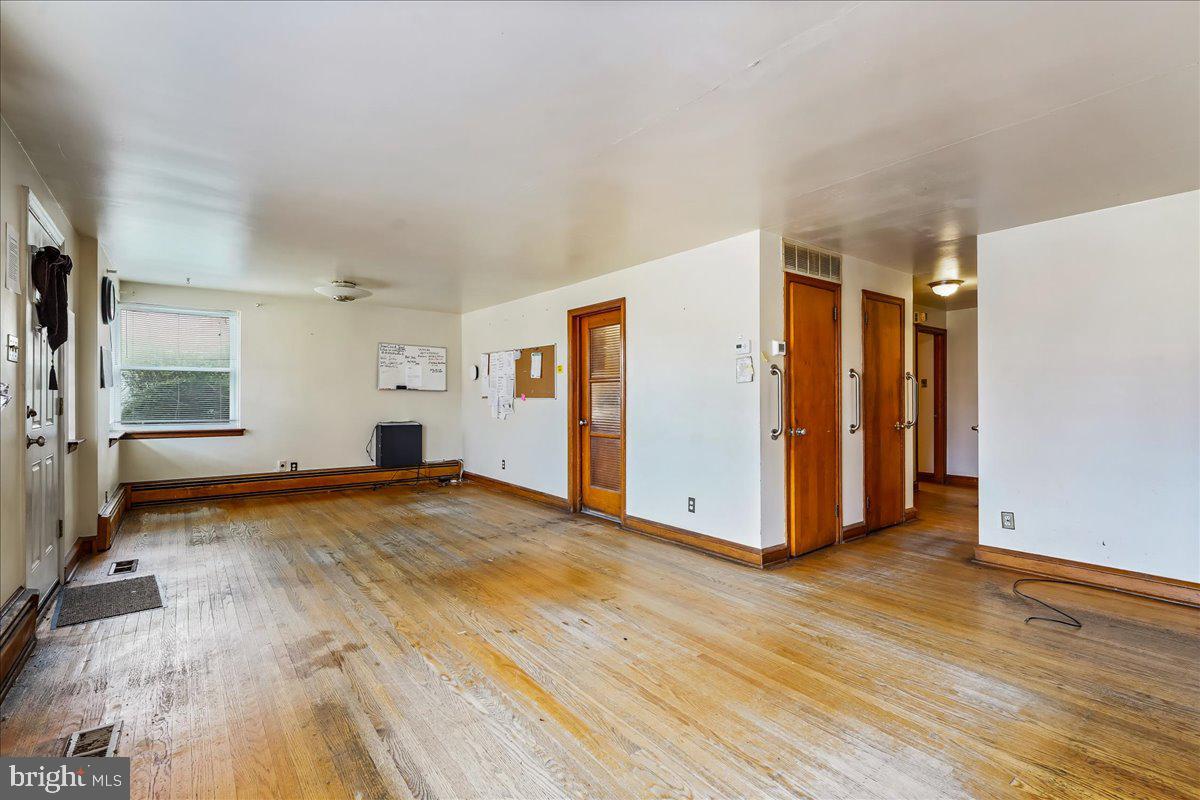 EAST OAK LANE - Residential