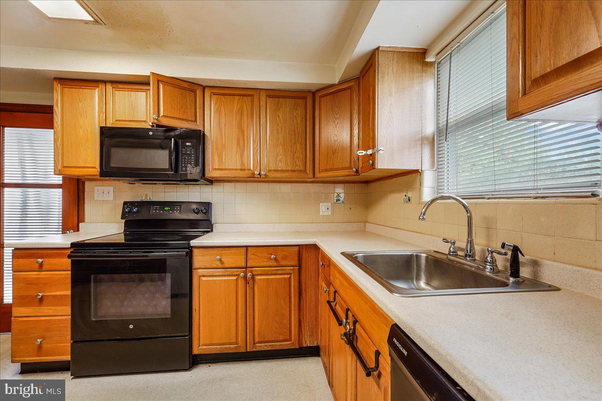 EAST OAK LANE - Residential