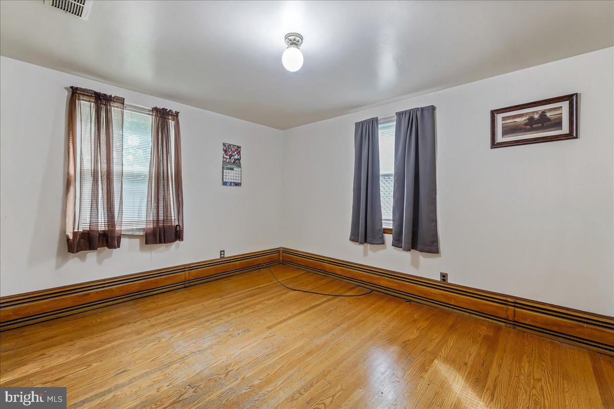 EAST OAK LANE - Residential