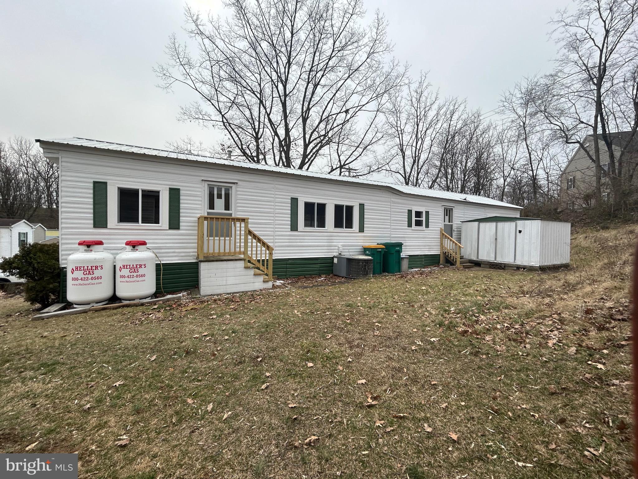 PALMDALE MOBILE HOME PARK - Residential