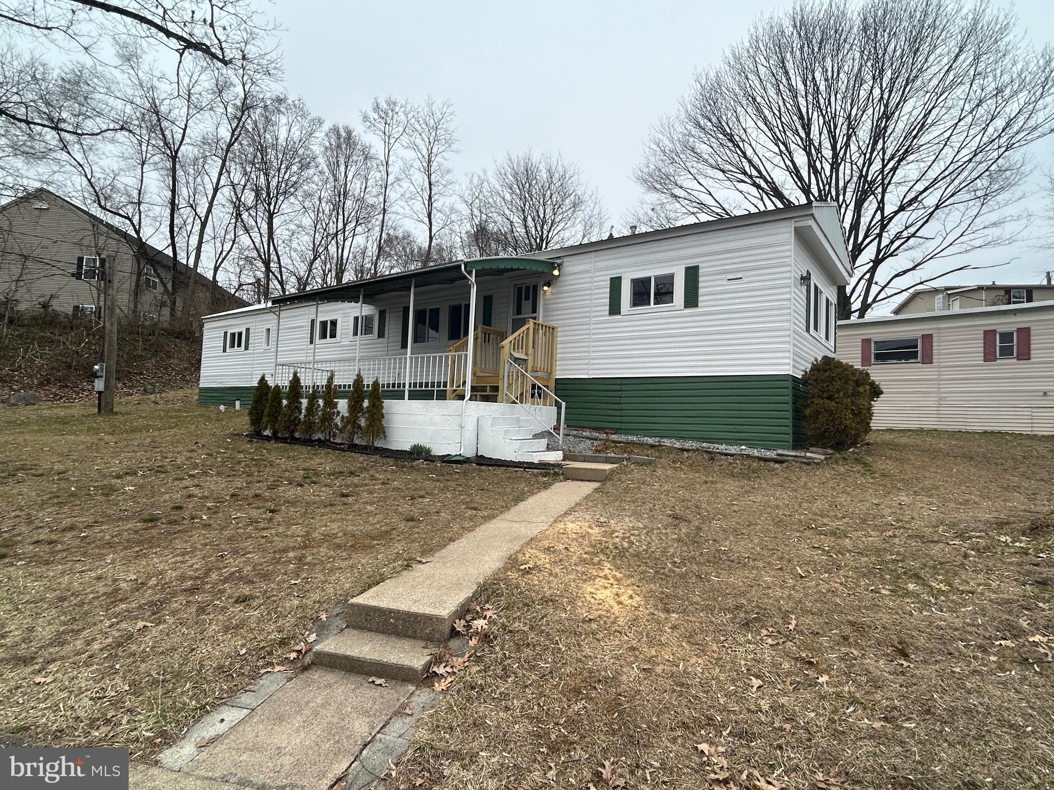 PALMDALE MOBILE HOME PARK - Residential