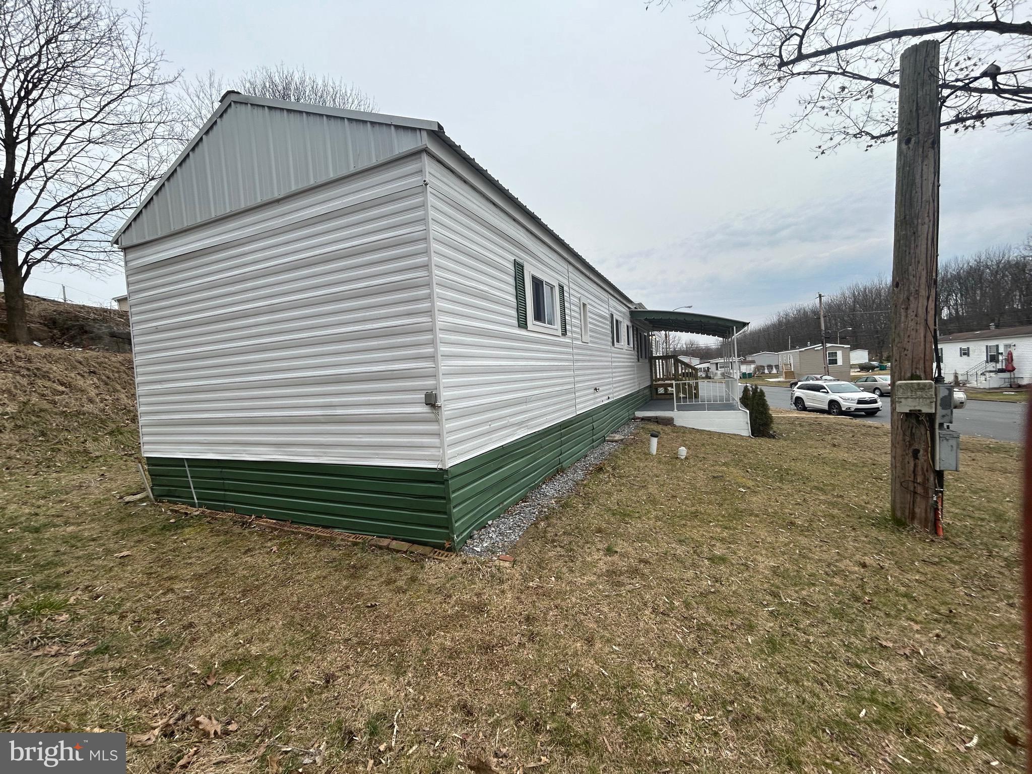 PALMDALE MOBILE HOME PARK - Residential