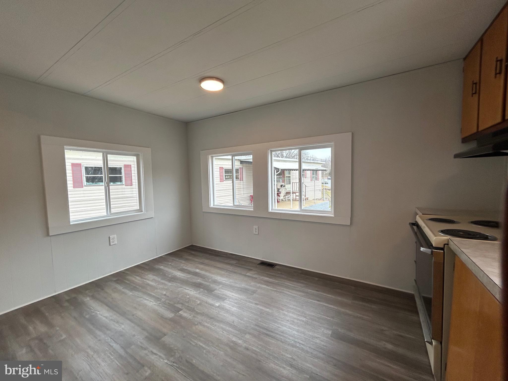 PALMDALE MOBILE HOME PARK - Residential