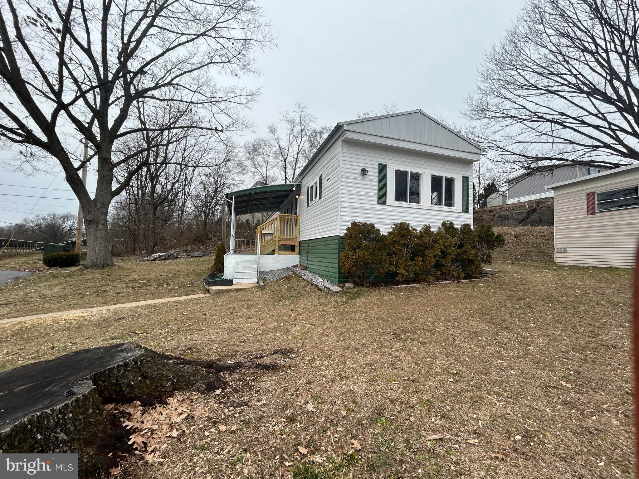 PALMDALE MOBILE HOME PARK - Residential