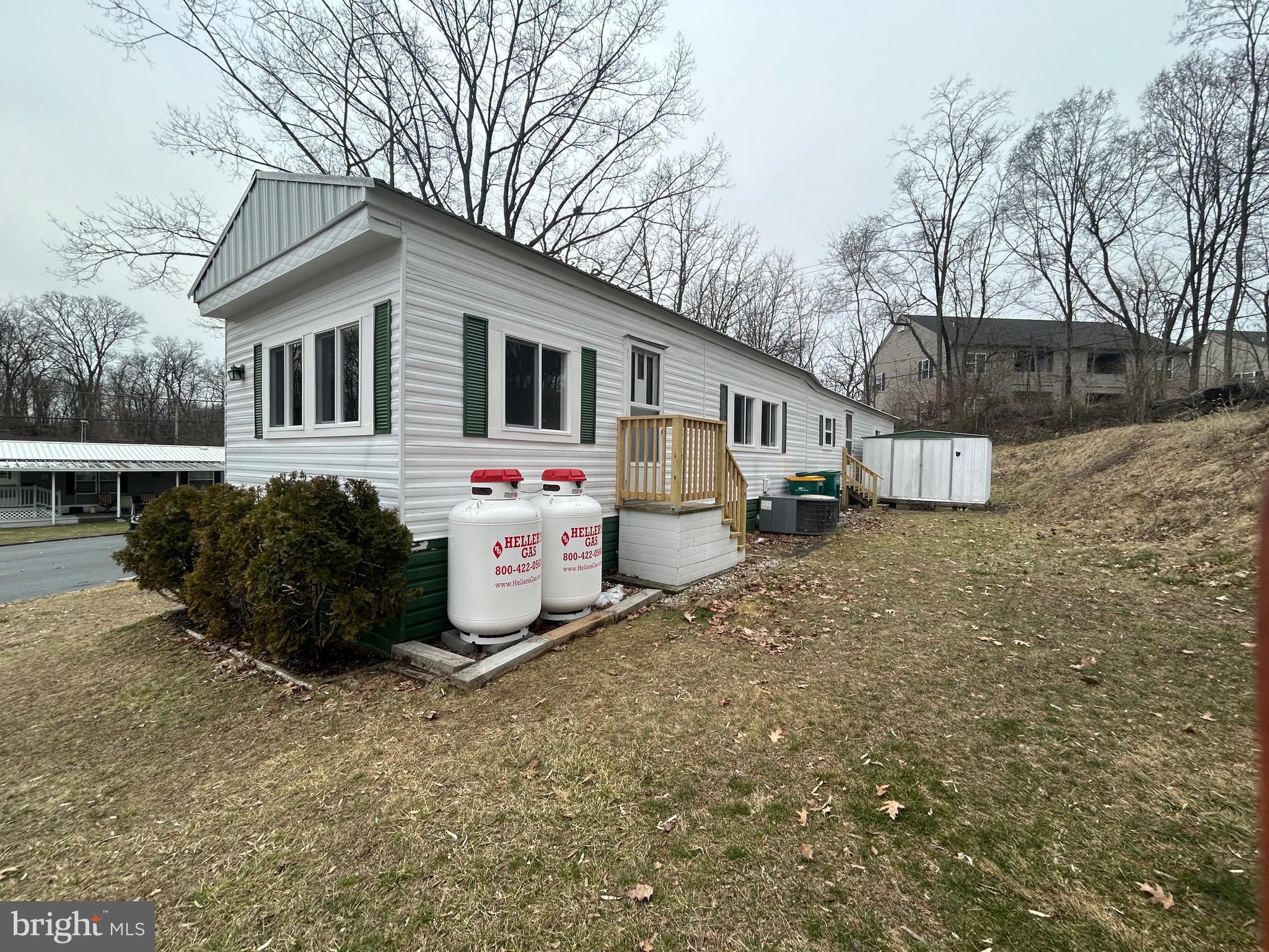 PALMDALE MOBILE HOME PARK - Residential