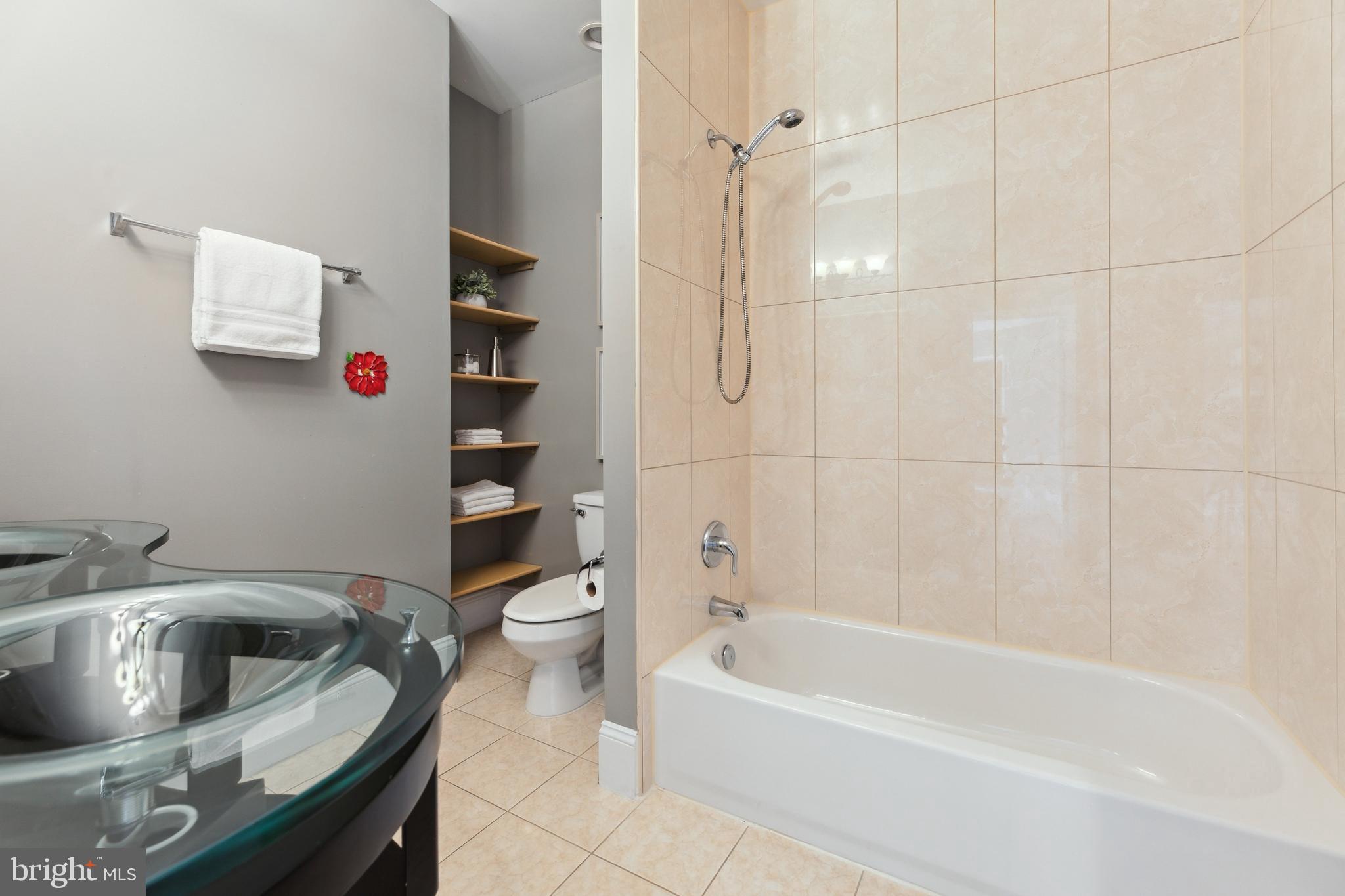 PIMMIT HILLS - Residential