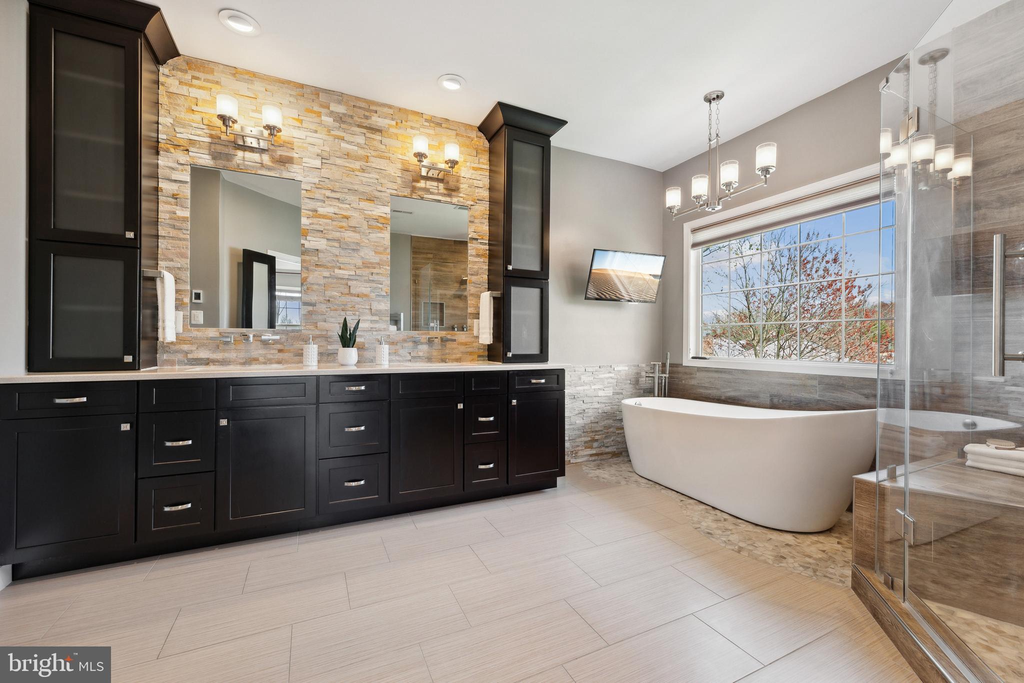 PIMMIT HILLS - Residential